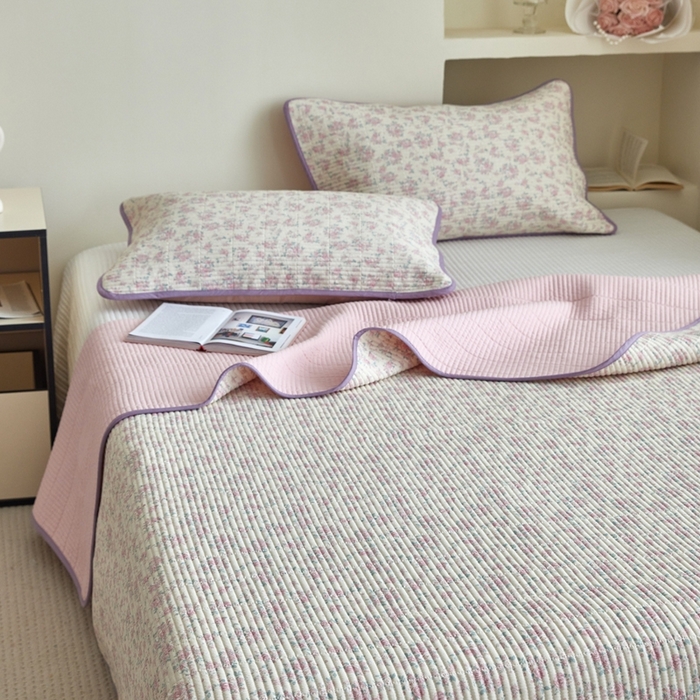 91家纺网 家纺一手货源 找家纺 亿梵家居 2025新款全棉纯棉双层纱床盖三件套A类母婴级纯棉床盖炕盖夹棉床单 梅林春晓