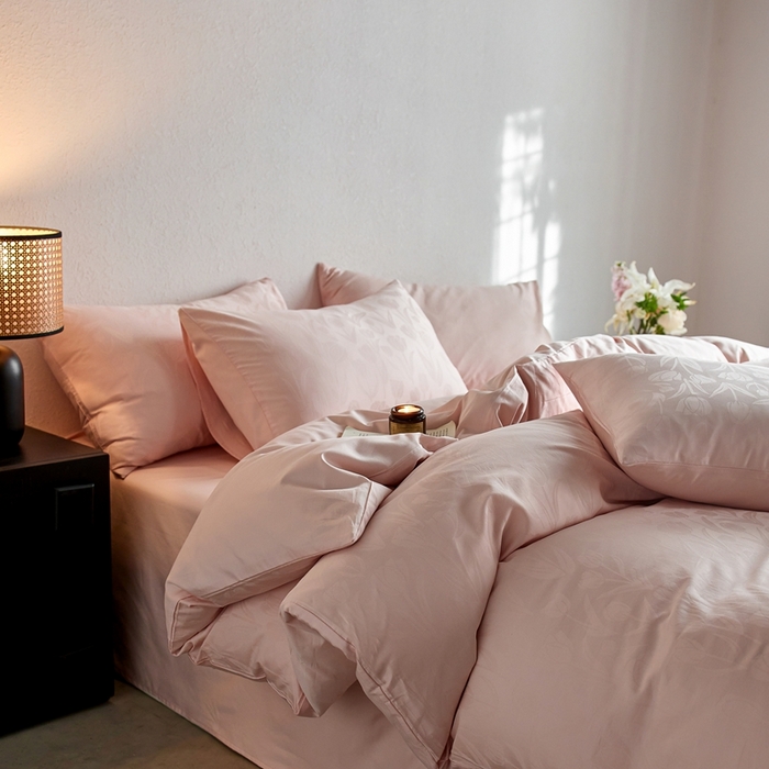 91家纺网 家纺一手货源 找家纺 亿梵家居 2025新款高端A类长绒棉四件套全棉提花轻奢全棉四件套 郁金香-迷香粉