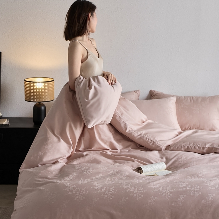 91家纺网 家纺一手货源 找家纺 亿梵家居 2025新款高端A类长绒棉四件套全棉提花轻奢全棉四件套 赫本-柔光粉