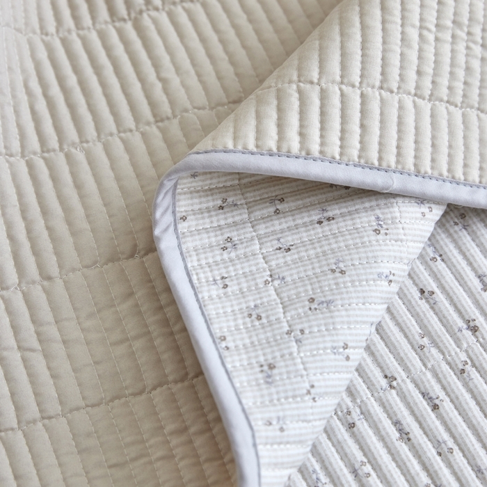 91家纺网 家纺一手货源 找家纺 亿梵家居 2025新款全棉纯棉双层纱床盖三件套A类母婴级纯棉床盖炕盖夹棉床单 素锦-咖