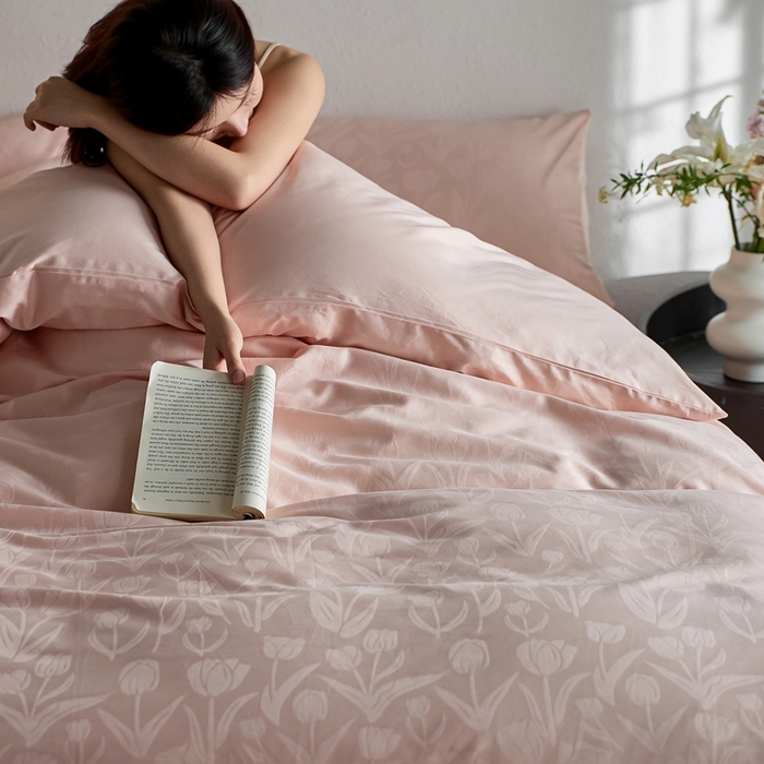 91家纺网 家纺一手货源 找家纺 亿梵家居 2025新款高端A类长绒棉四件套全棉提花轻奢全棉四件套 郁金香-迷香粉