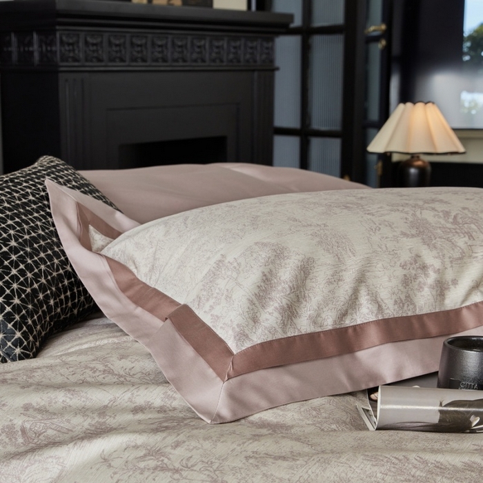 91家纺网 家纺一手货源 找家纺 由丽家纺 2025新款数码印花双层边拼角活性数码印花四件套（控价券后399起） 浮世-粉