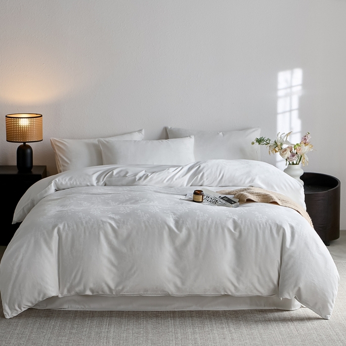 91家纺网 家纺一手货源 找家纺 亿梵家居 2025新款高端A类长绒棉四件套全棉提花轻奢全棉四件套 赫本-雅致白