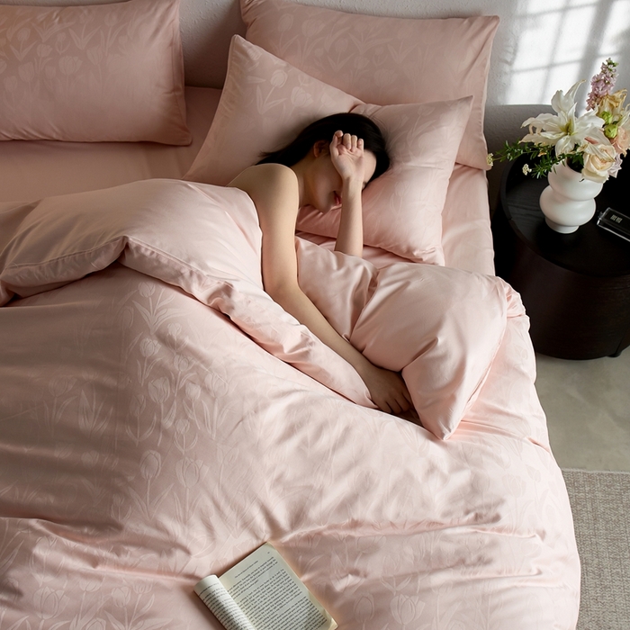 91家纺网 家纺一手货源 找家纺 亿梵家居 2025新款高端A类长绒棉四件套全棉提花轻奢全棉四件套 郁金香-迷香粉