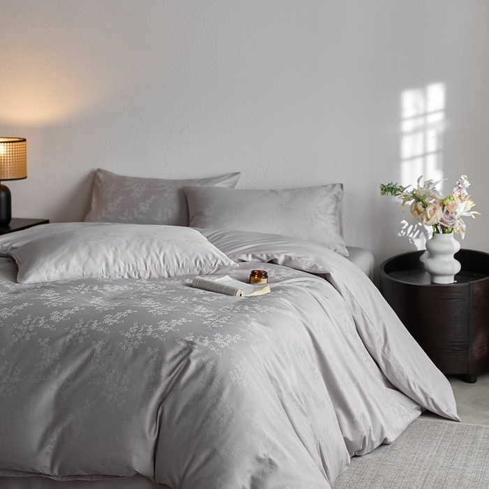 91家纺网 家纺一手货源 找家纺 亿梵家居 2025新款高端A类长绒棉四件套全棉提花轻奢全棉四件套 赫本-暮云灰