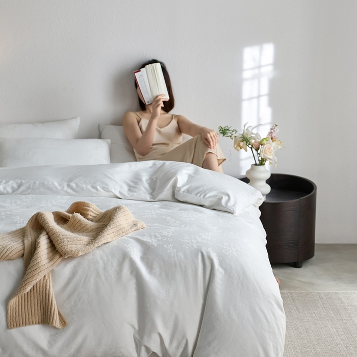 91家纺网 家纺一手货源 找家纺 亿梵家居 2025新款高端A类长绒棉四件套全棉提花轻奢全棉四件套 赫本-雅致白