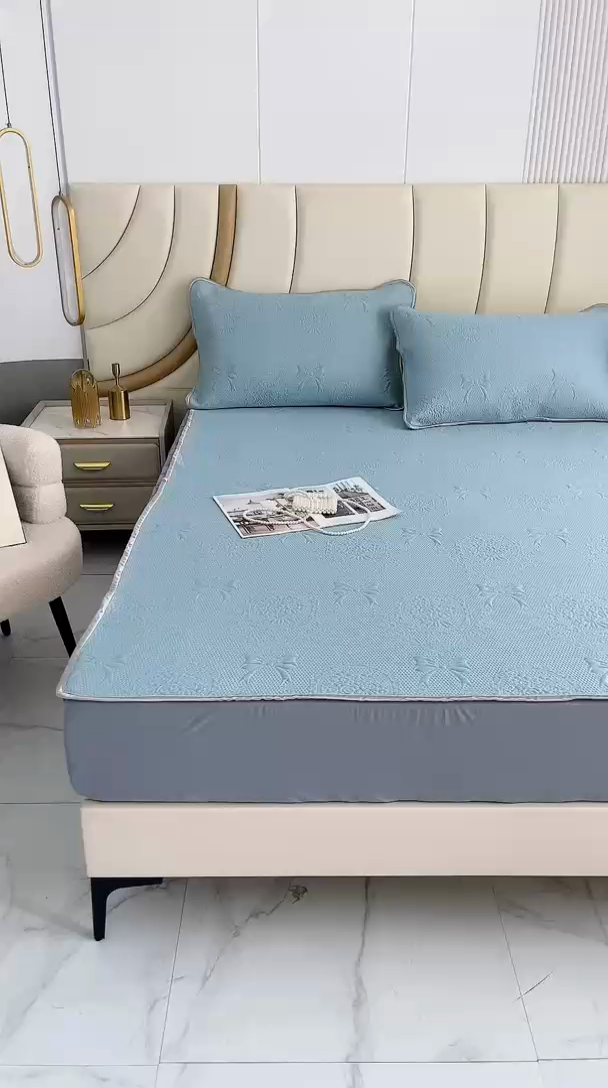 91家纺网 家纺一手货源 找家纺 乐居家纺 2025新款中分子PE凉感凉豆豆提花凉席床笠款 蓝色蝴蝶结