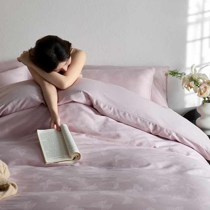 91家纺网 家纺一手货源 找家纺 亿梵家居 2025新款高端A类长绒棉四件套全棉提花轻奢全棉四件套 梦蝶-风信紫