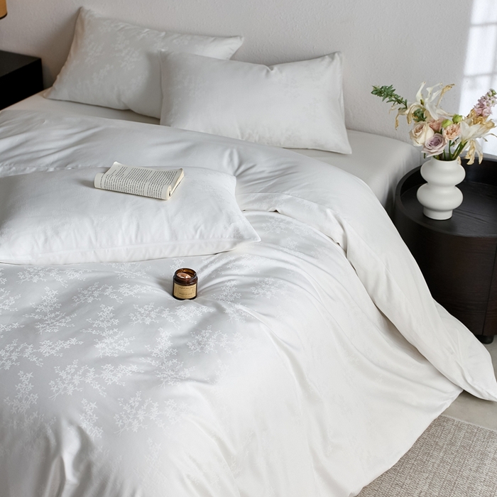 91家纺网 家纺一手货源 找家纺 亿梵家居 2025新款高端A类长绒棉四件套全棉提花轻奢全棉四件套 赫本-雅致白