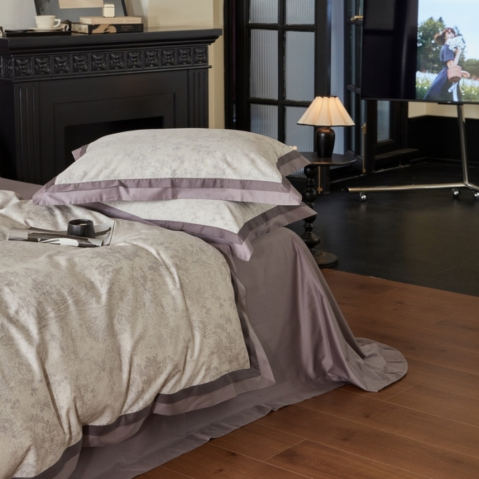 91家纺网 家纺一手货源 找家纺 由丽家纺 2025新款数码印花双层边拼角活性数码印花四件套（控价券后399起） 浮世-灰