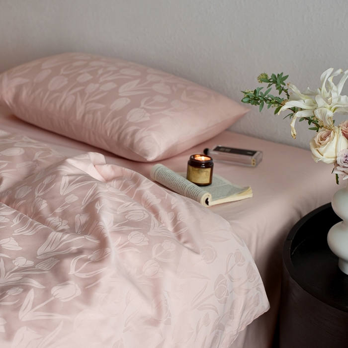 91家纺网 家纺一手货源 找家纺 亿梵家居 2025新款高端A类长绒棉四件套全棉提花轻奢全棉四件套 郁金香-迷香粉