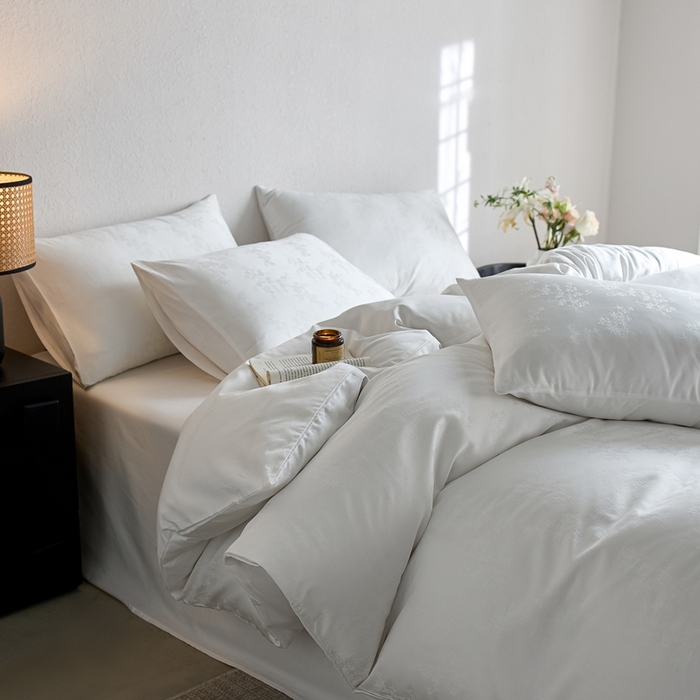 91家纺网 家纺一手货源 找家纺 亿梵家居 2025新款高端A类长绒棉四件套全棉提花轻奢全棉四件套 赫本-雅致白