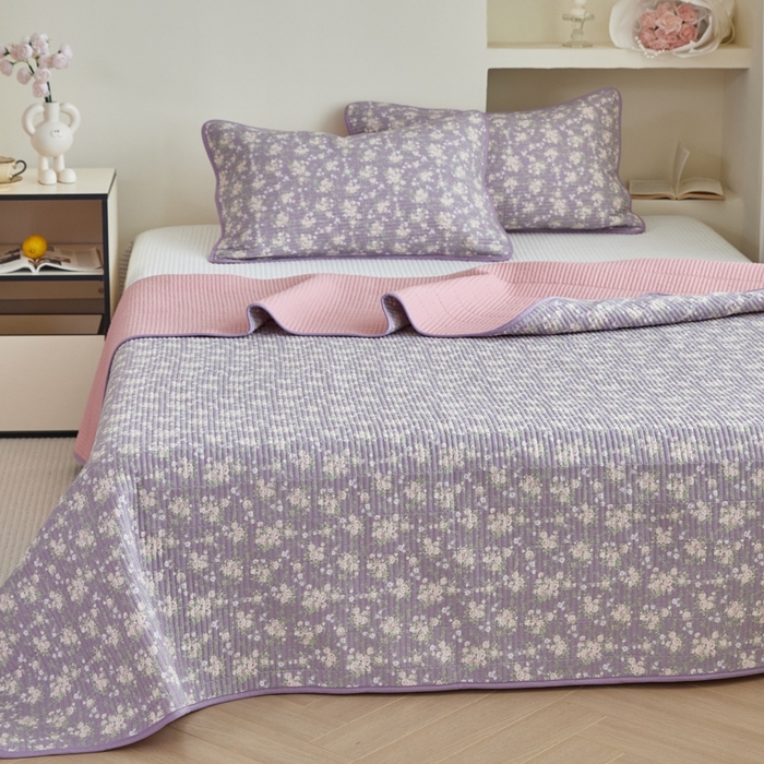 91家纺网 家纺一手货源 找家纺 亿梵家居 2025新款全棉纯棉双层纱床盖三件套A类母婴级纯棉床盖炕盖夹棉床单 云溪之镜-紫