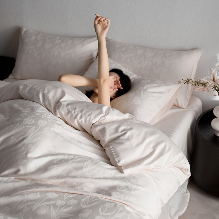 91家纺网 家纺一手货源 找家纺 亿梵家居 2025新款高端A类长绒棉四件套全棉提花轻奢全棉四件套 郁金香-奶油黄