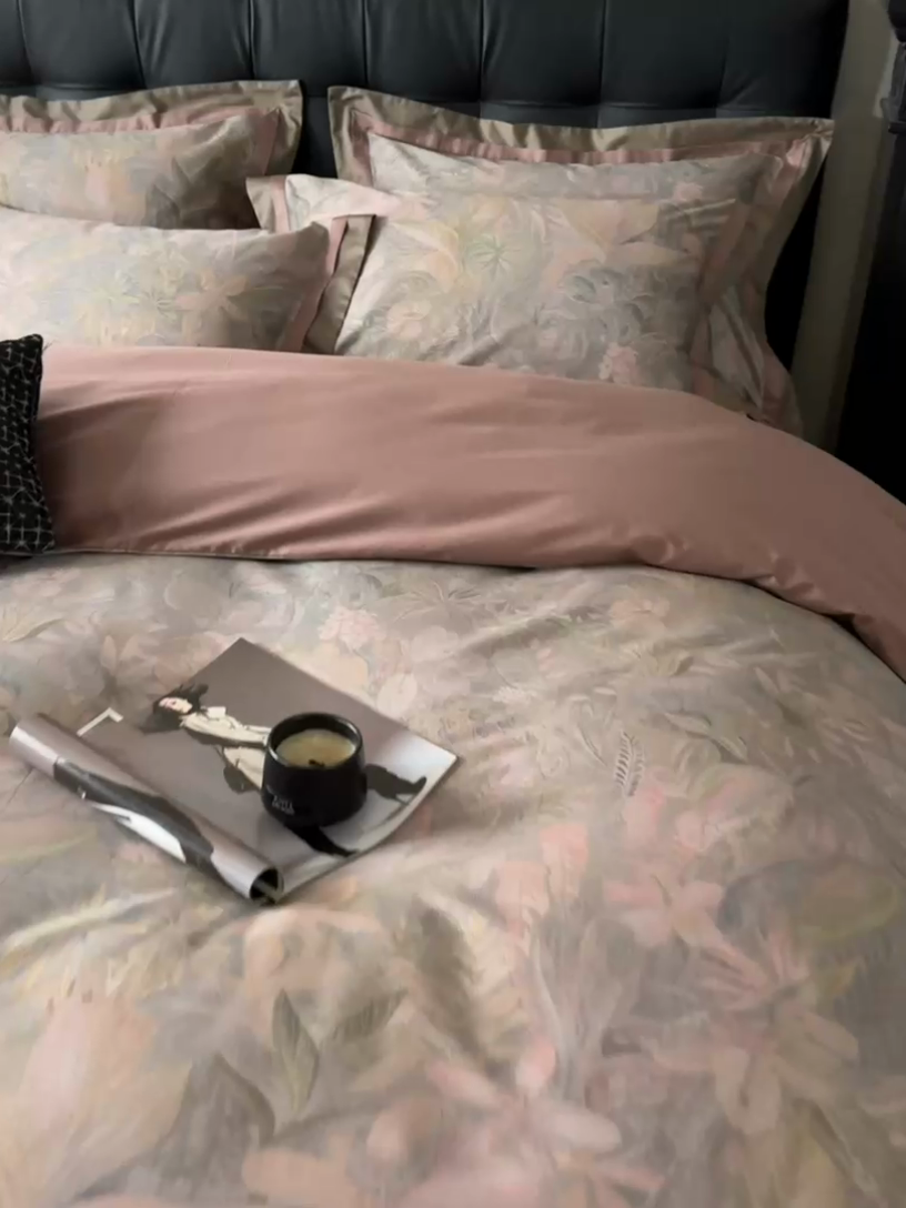 91家纺网 家纺一手货源 找家纺 由丽家纺 2025新款数码印花双层边拼角活性数码印花四件套（控价券后399起） 叶景-粉