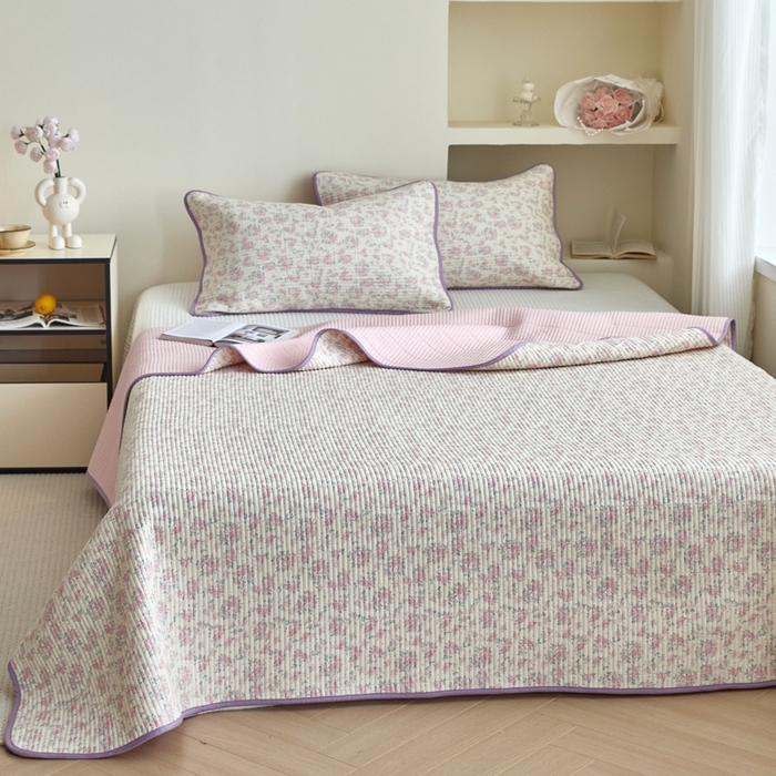 91家纺网 家纺一手货源 找家纺 亿梵家居 2025新款全棉纯棉双层纱床盖三件套A类母婴级纯棉床盖炕盖夹棉床单 梅林春晓