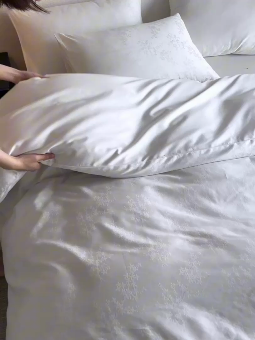 91家纺网 家纺一手货源 找家纺 亿梵家居 2025新款高端A类长绒棉四件套全棉提花轻奢全棉四件套 赫本-雅致白