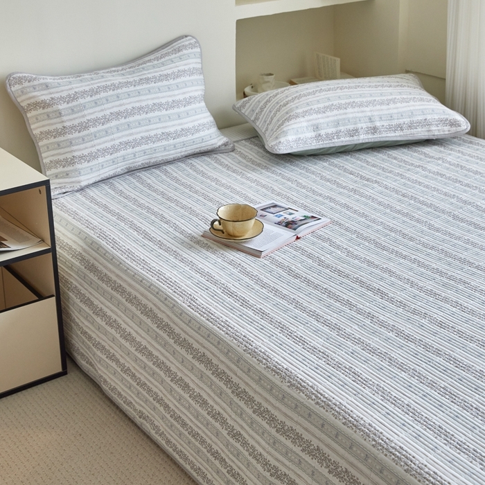 91家纺网 家纺一手货源 找家纺 亿梵家居 2025新款全棉纯棉双层纱床盖三件套A类母婴级纯棉床盖炕盖夹棉床单 卓言-灰