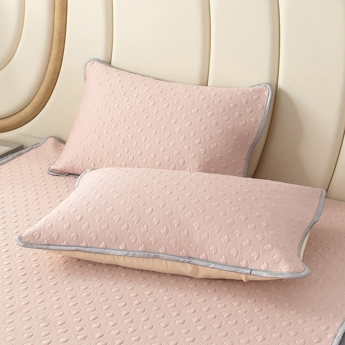 91家纺网 家纺一手货源 找家纺 乐居家纺 2025新款中分子PE凉感凉豆豆提花凉席床笠款 玉色爱心