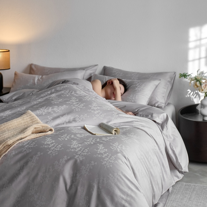 91家纺网 家纺一手货源 找家纺 亿梵家居 2025新款高端A类长绒棉四件套全棉提花轻奢全棉四件套 赫本-暮云灰