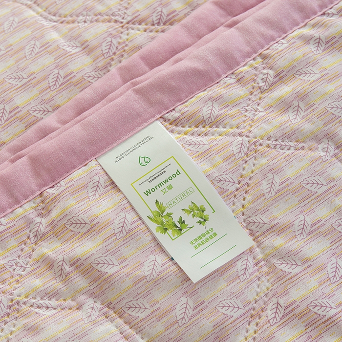 91家纺网 家纺一手货源 找家纺 诗雅纺织 2025新款艾草驱蚊功能夏被超声波压花礼品空调被 红粉