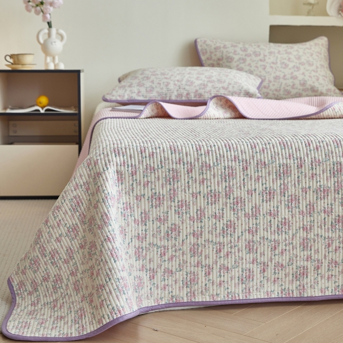 91家纺网 家纺一手货源 找家纺 亿梵家居 2025新款全棉纯棉双层纱床盖三件套A类母婴级纯棉床盖炕盖夹棉床单 梅林春晓