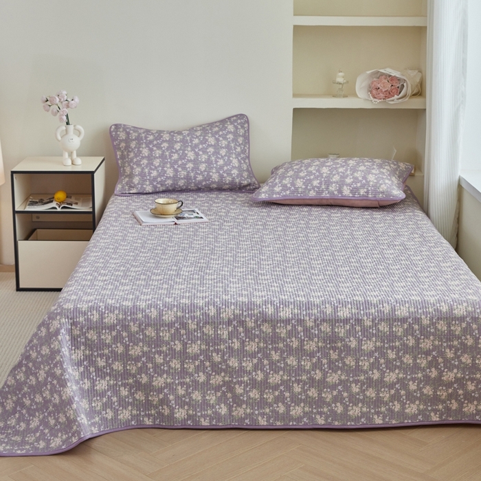 91家纺网 家纺一手货源 找家纺 亿梵家居 2025新款全棉纯棉双层纱床盖三件套A类母婴级纯棉床盖炕盖夹棉床单 云溪之镜-紫