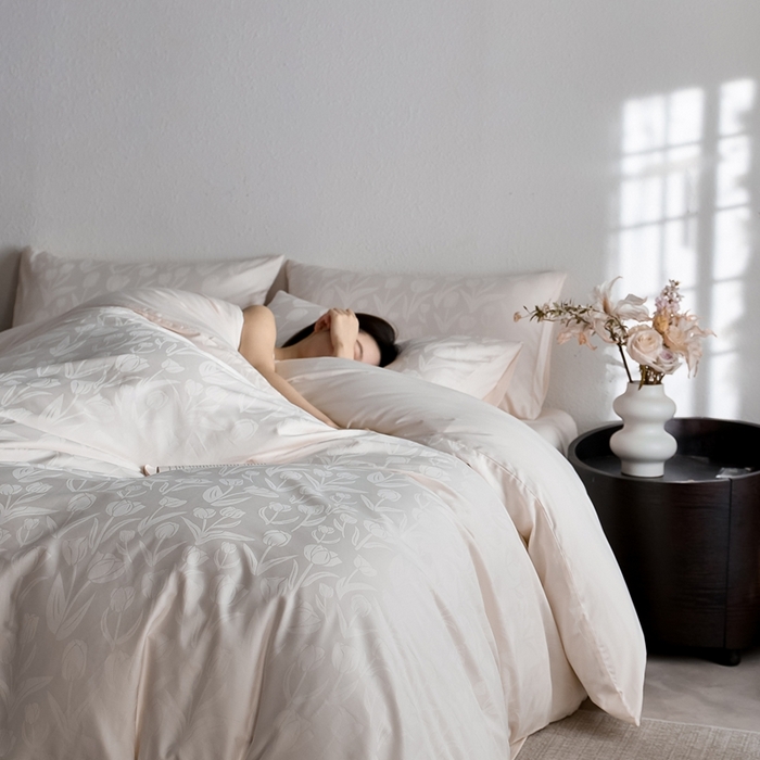 91家纺网 家纺一手货源 找家纺 亿梵家居 2025新款高端A类长绒棉四件套全棉提花轻奢全棉四件套 郁金香-奶油黄