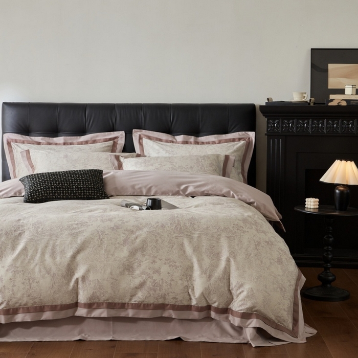 91家纺网 家纺一手货源 找家纺 由丽家纺 2025新款数码印花双层边拼角活性数码印花四件套（控价券后399起） 浮世-粉