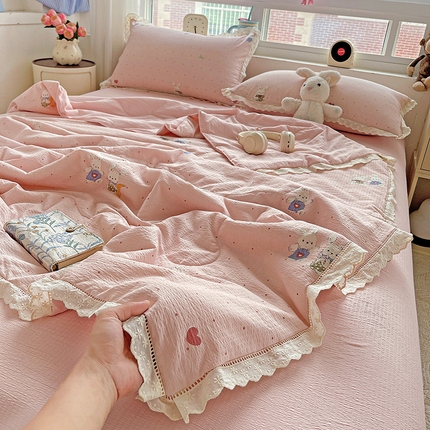 一比一家纺 2025新款云感皱皱纱全棉花边款夏被四件套【控价109元】波点小兔粉