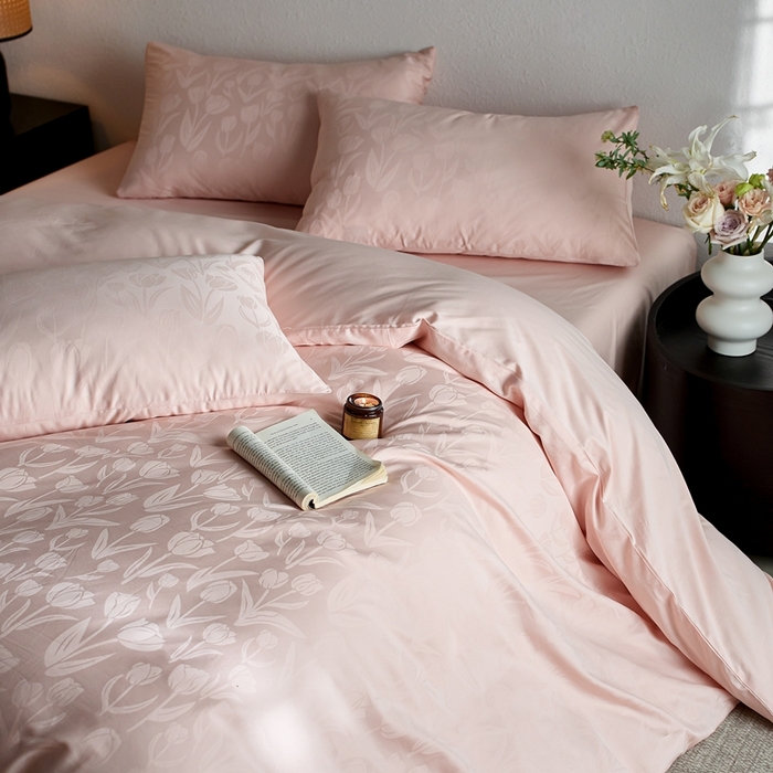 91家纺网 家纺一手货源 找家纺 亿梵家居 2025新款高端A类长绒棉四件套全棉提花轻奢全棉四件套 郁金香-迷香粉