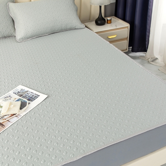 91家纺网 家纺一手货源 找家纺 乐居家纺 2025新款中分子PE凉感凉豆豆提花凉席床笠款 灰色爱心