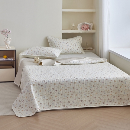 亿梵家居 2025新款全棉纯棉双层纱床盖三件套A类母婴级纯棉床盖炕盖夹棉床单 卡通乐园-米
