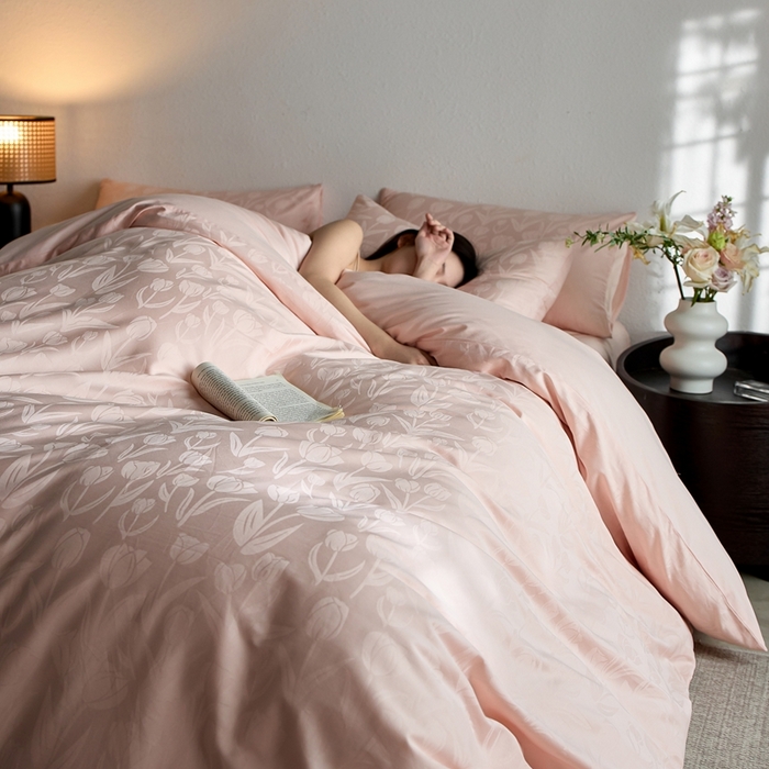 91家纺网 家纺一手货源 找家纺 亿梵家居 2025新款高端A类长绒棉四件套全棉提花轻奢全棉四件套 郁金香-迷香粉