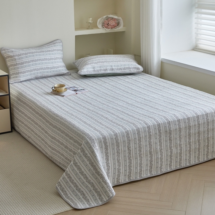 91家纺网 家纺一手货源 找家纺 亿梵家居 2025新款全棉纯棉双层纱床盖三件套A类母婴级纯棉床盖炕盖夹棉床单 卓言-灰