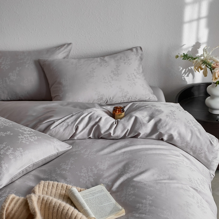 91家纺网 家纺一手货源 找家纺 亿梵家居 2025新款高端A类长绒棉四件套全棉提花轻奢全棉四件套 赫本-暮云灰