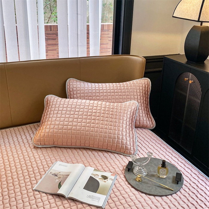 91家纺网 家纺一手货源 找家纺 罗优家纺 2025新款冰丝绸冰块凉席 温柔粉