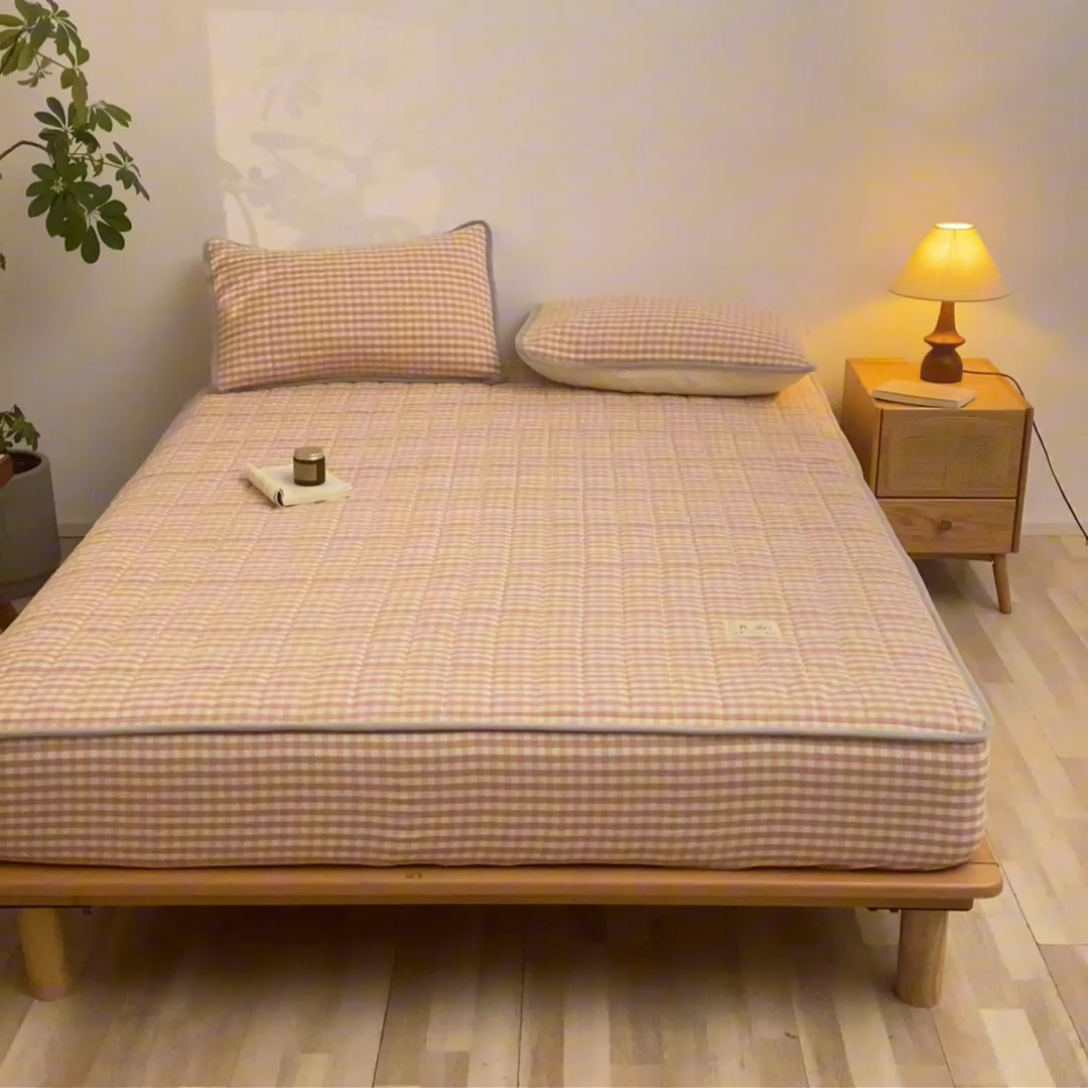 91家纺网 家纺一手货源 找家纺 伊人坊 2025新款A类全棉色织水洗棉大豆夹棉床笠 艾格 浅粉