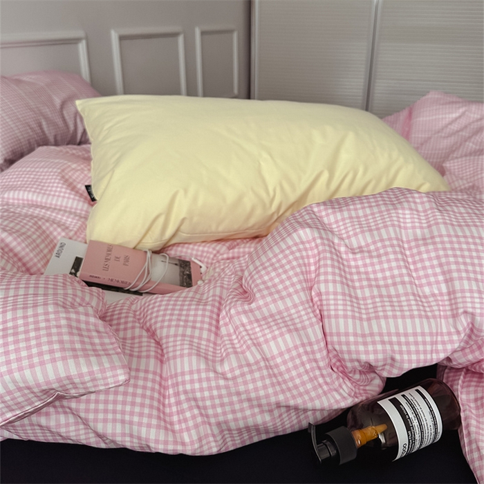 91家纺网 家纺一手货源 找家纺 柚可家居 2025新款全棉四件套-声语 声语（枕套格子+闪光米）