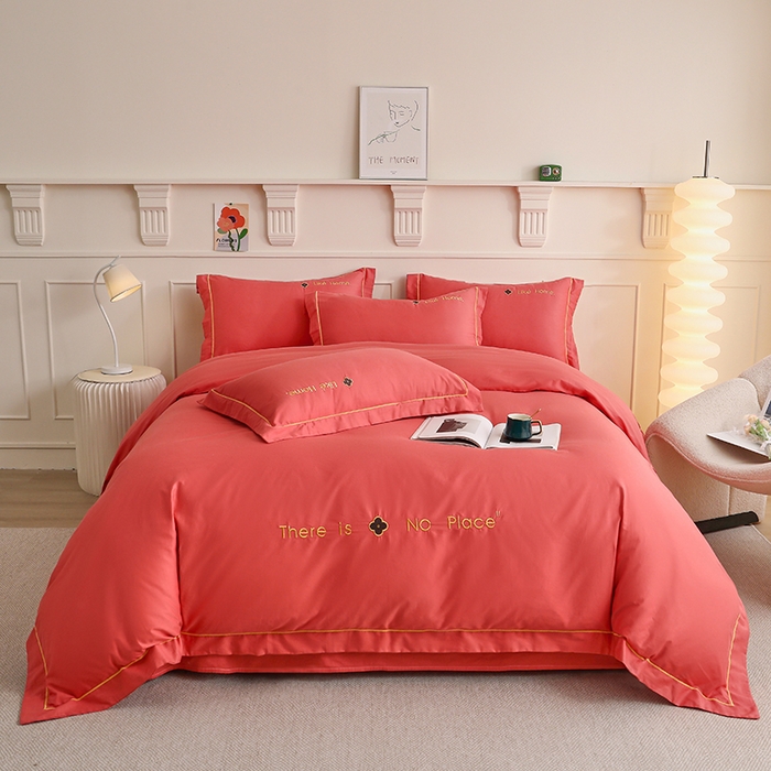 91家纺网 家纺一手货源 找家纺 （总）宇彬家纺 2025直播热新款13374全棉母婴级压线一字绣宽边被套纯色刺绣四件套贡缎新疆长绒字母轻奢