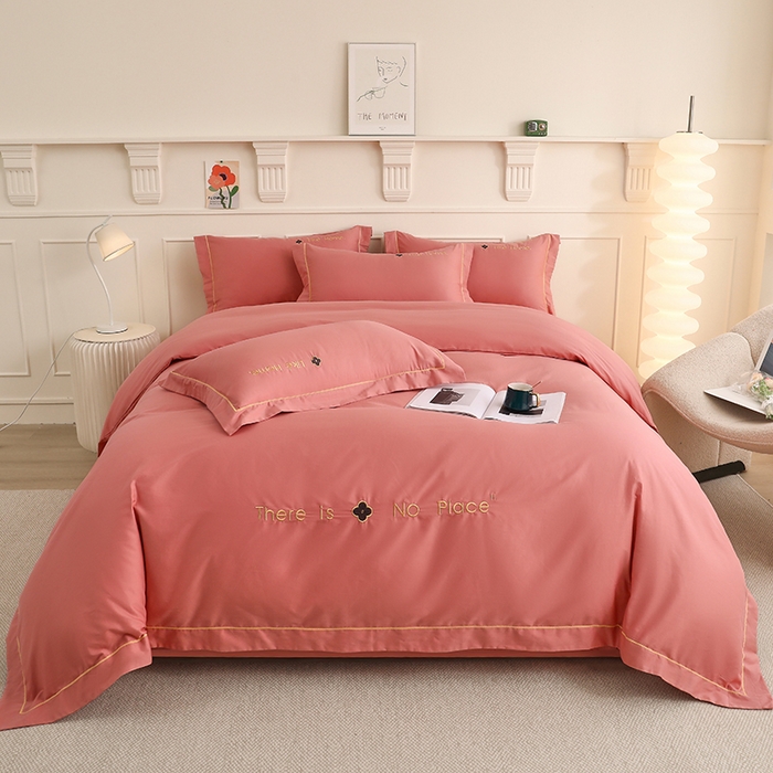 91家纺网 家纺一手货源 找家纺 （总）宇彬家纺 2025直播热新款13374全棉母婴级压线一字绣宽边被套纯色刺绣四件套贡缎新疆长绒字母轻奢