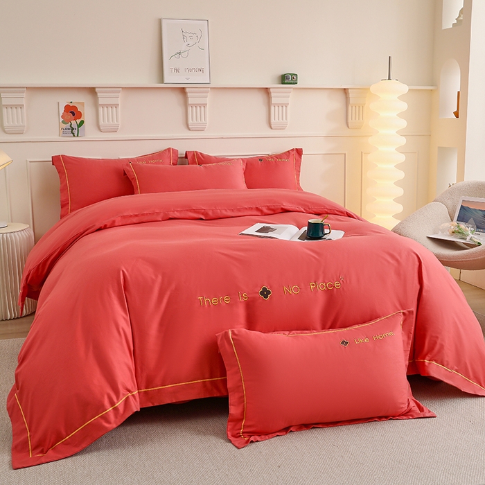 91家纺网 家纺一手货源 找家纺 宇彬家纺 2025直播热新款13374全棉母婴级压线一字绣宽边被套纯色刺绣四件套贡缎新疆长绒字母轻奢 暖系列-宝石红