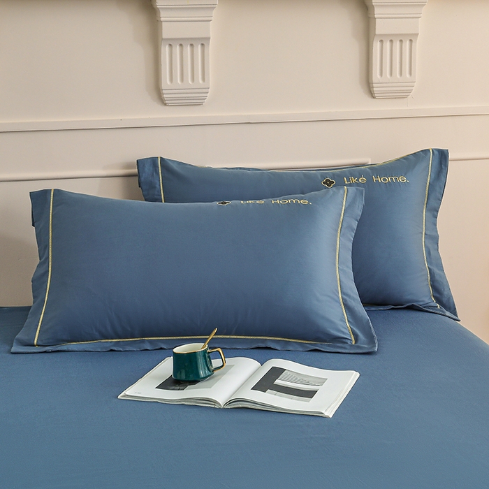 91家纺网 家纺一手货源 找家纺 宇彬家纺 2025直播热新款13374全棉母婴级压线一字绣宽边被套纯色刺绣四件套贡缎新疆长绒字母轻奢 暖系列-宾利蓝