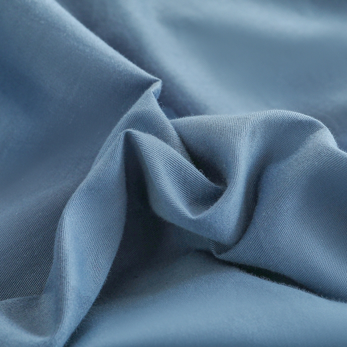 91家纺网 家纺一手货源 找家纺 宇彬家纺 2025直播热新款13374全棉母婴级压线一字绣宽边被套纯色刺绣四件套贡缎新疆长绒字母轻奢 暖系列-宾利蓝