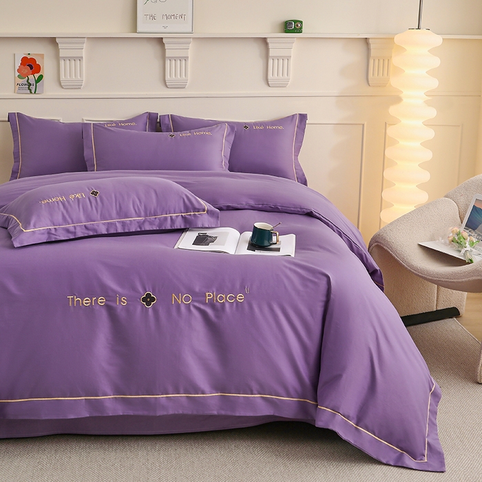 91家纺网 家纺一手货源 找家纺 宇彬家纺 2025直播热新款13374全棉母婴级压线一字绣宽边被套纯色刺绣四件套贡缎新疆长绒字母轻奢 暖系列-典雅紫