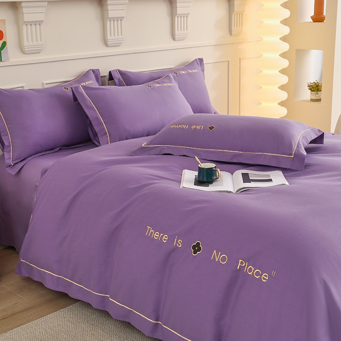 91家纺网 家纺一手货源 找家纺 宇彬家纺 2025直播热新款13374全棉母婴级压线一字绣宽边被套纯色刺绣四件套贡缎新疆长绒字母轻奢 暖系列-典雅紫