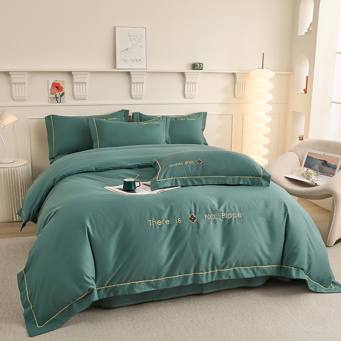 91家纺网 家纺一手货源 找家纺 宇彬家纺 2025直播热新款13374全棉母婴级压线一字绣宽边被套纯色刺绣四件套贡缎新疆长绒字母轻奢 暖系列-摩卡绿
