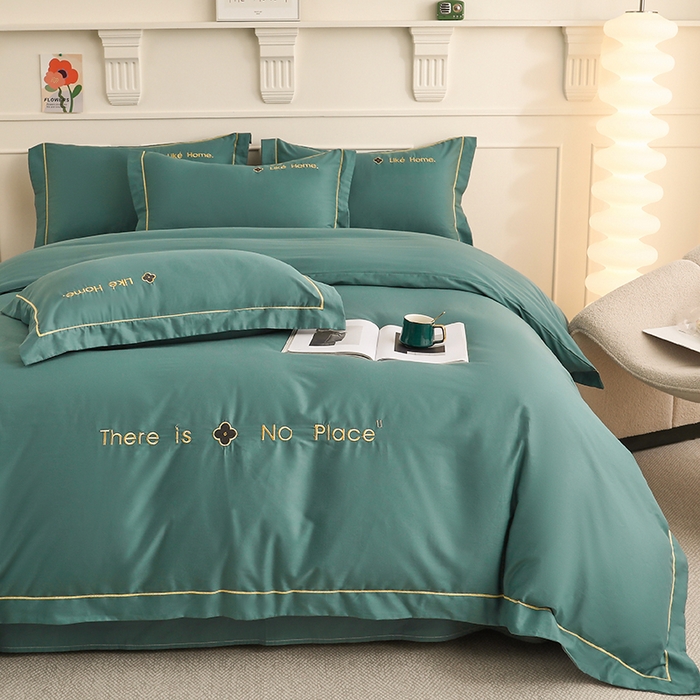 91家纺网 家纺一手货源 找家纺 宇彬家纺 2025直播热新款13374全棉母婴级压线一字绣宽边被套纯色刺绣四件套贡缎新疆长绒字母轻奢 暖系列-摩卡绿