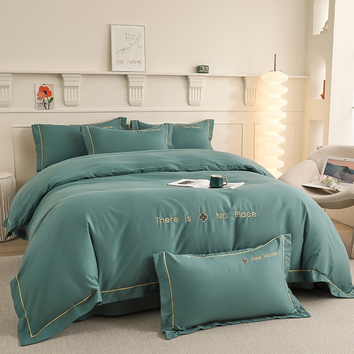 91家纺网 家纺一手货源 找家纺 宇彬家纺 2025直播热新款13374全棉母婴级压线一字绣宽边被套纯色刺绣四件套贡缎新疆长绒字母轻奢 暖系列-摩卡绿