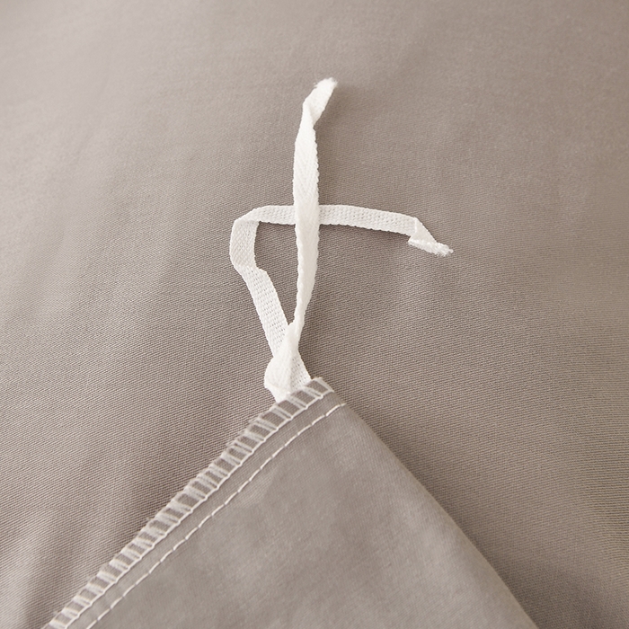 91家纺网 家纺一手货源 找家纺 宇彬家纺 2025直播热新款13374全棉母婴级压线一字绣宽边被套纯色刺绣四件套贡缎新疆长绒字母轻奢 暖系列-绅士灰